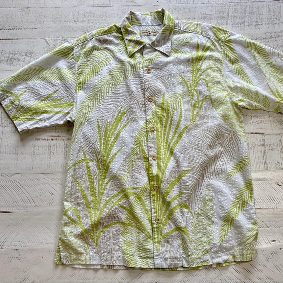 Tommy Bahama Green and White Casual Button Down Shirt- Medium - Picture 4 of 9